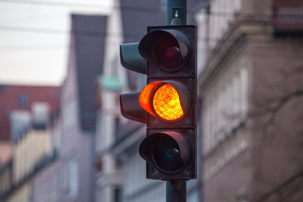 Bei Gelb über die Ampel fahren Alle Vorschriften! Freeyou.de