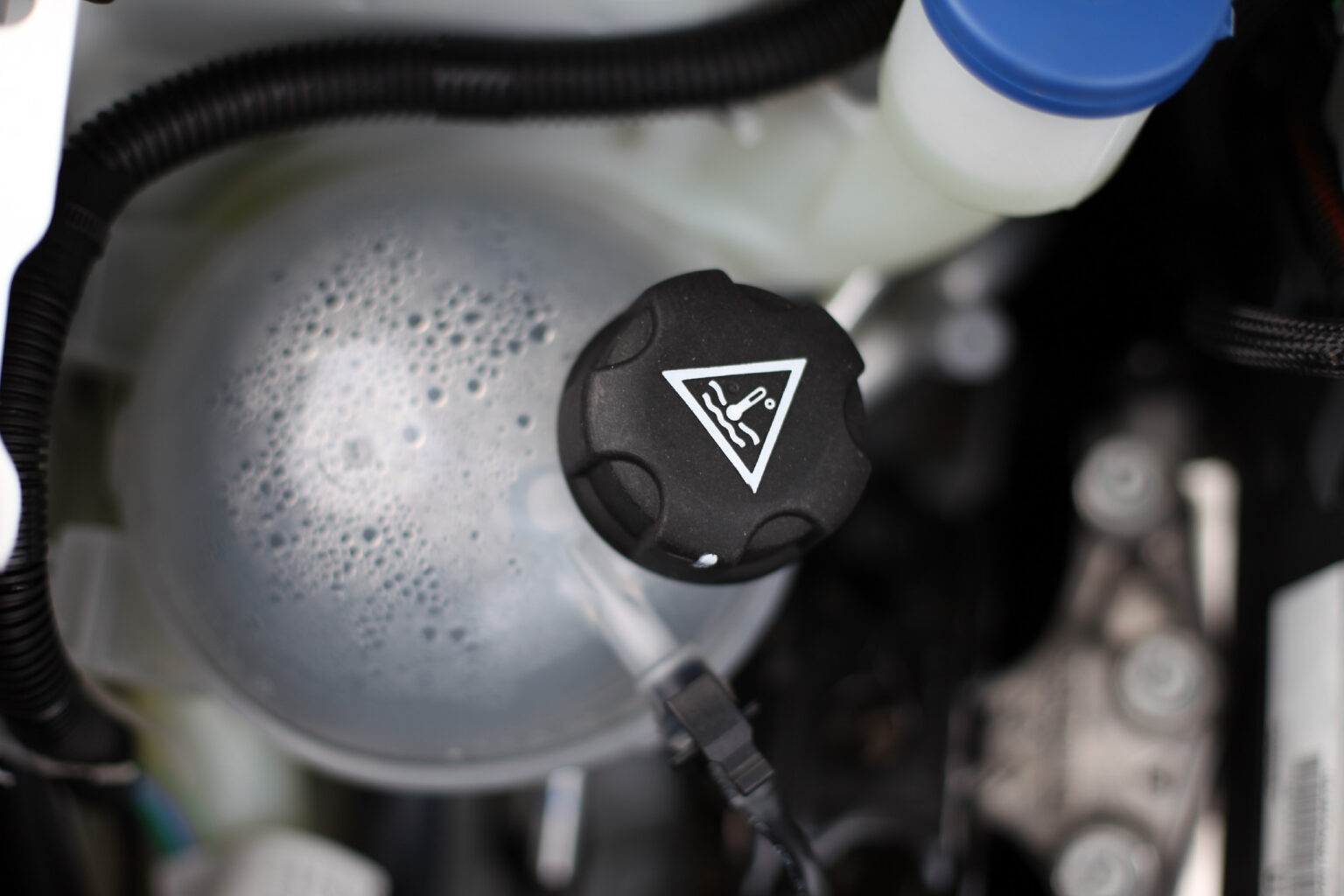 Kühlflüssigkeit nachfüllen Alle Infos zum KühlwasserWechsel!