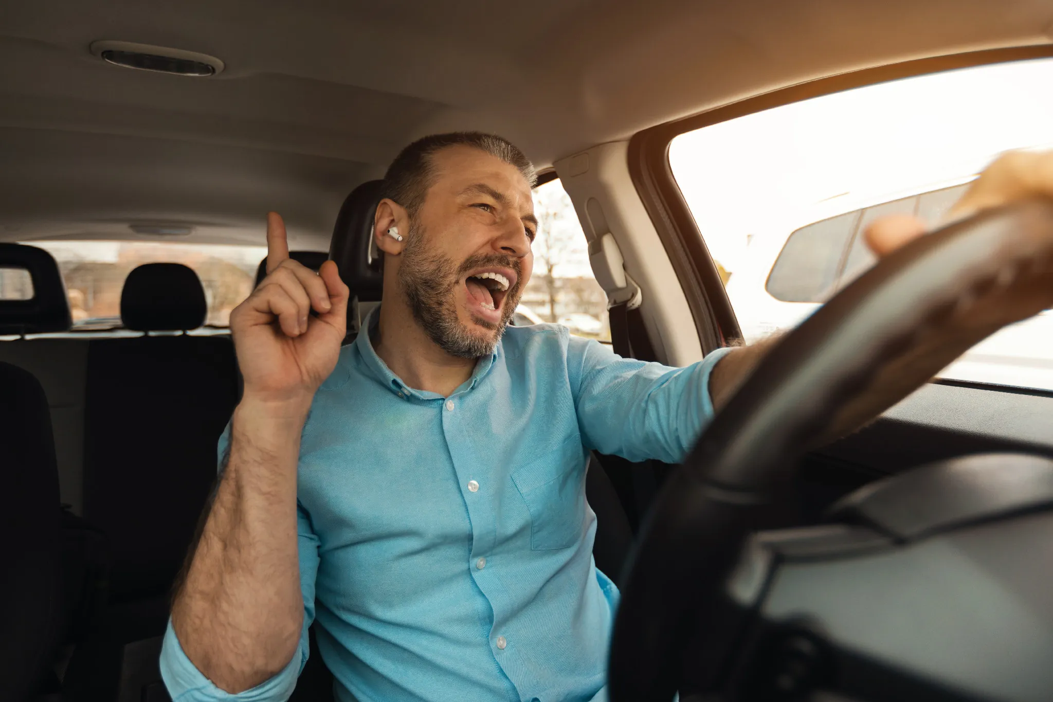 kopfhoerer im auto